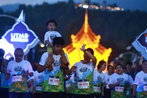 BIB: 505, 292, 031
                            <button type="button" onclick="openModal(22341673)" class="btn btn-primary btn-sm float-right btn-popup" data-toggle="modal" data-target=".modal-high-quality">
                        <i class="fas fa-shopping-cart"></i> Add to Cart
                    </button>
                                            <button type="button" onclick="isThisMe(22341673, true)" class="btn btn-success btn-sm float-right btn-popup btn-isme hidden" data-toggle="tooltip" data-placement="bottom" title="นี่คือรูปของคุณใช่ไหม คลิกที่นี่เพื่อเอาเข้าอัลบั้ม">
                        <i class="fas fa-plus"></i> Add to album
                    </button>
                    <button type="button" onclick="isThisMe(22341673, false)" class="btn btn-warning btn-sm float-right btn-popup btn-isnotme hidden">
                        <i class="fas fa-ban"></i> Remove from album
                    </button>